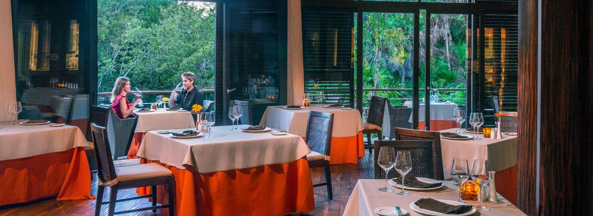 Ámbar - haute cuisine avec vue sur la lagune Blue Diamond Luxury Boutique Hotel Riviera Maya Ámbar - haute cuisine avec vue sur la lagune Blue Diamond Luxury Boutique Hotel Riviera Maya